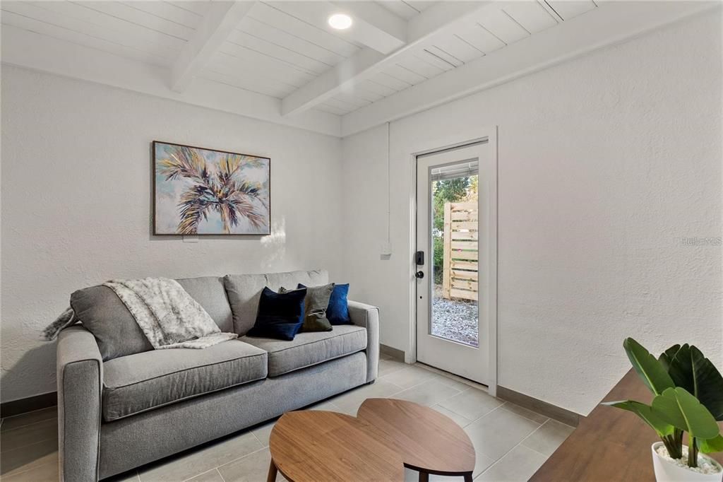 For Rent: $1,450 (2 beds, 1 baths, 500 Square Feet)