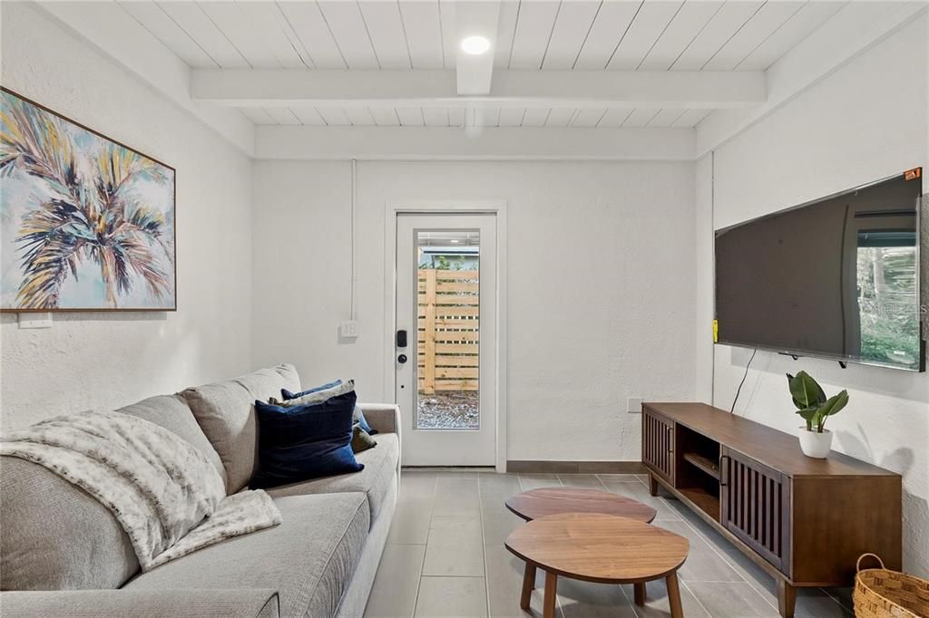 For Rent: $1,450 (2 beds, 1 baths, 500 Square Feet)