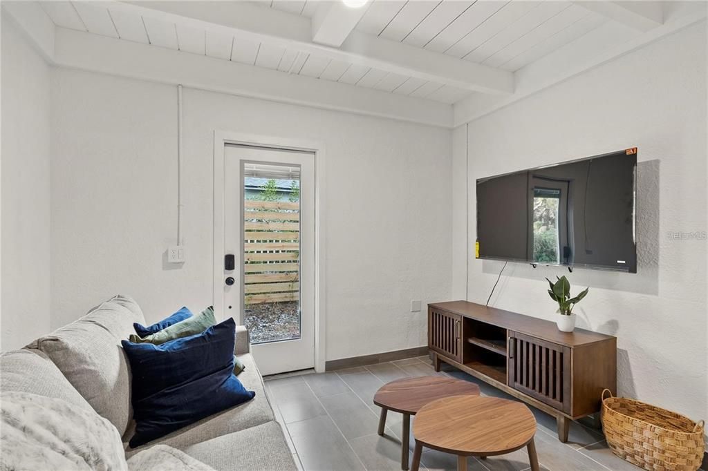 For Rent: $1,450 (2 beds, 1 baths, 500 Square Feet)