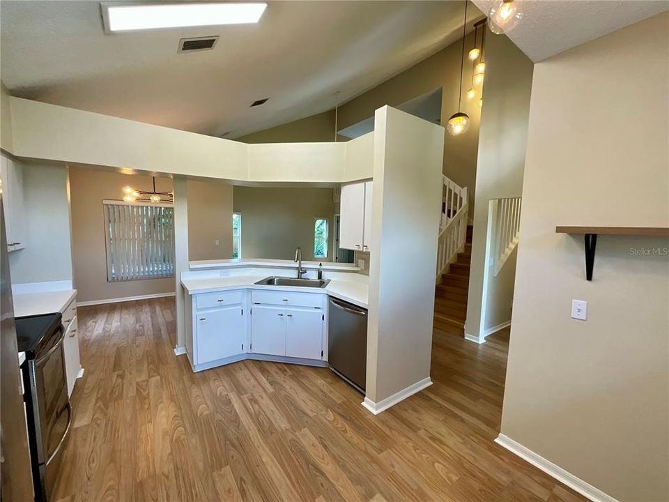 For Rent: $2,530 (3 beds, 2 baths, 1684 Square Feet)