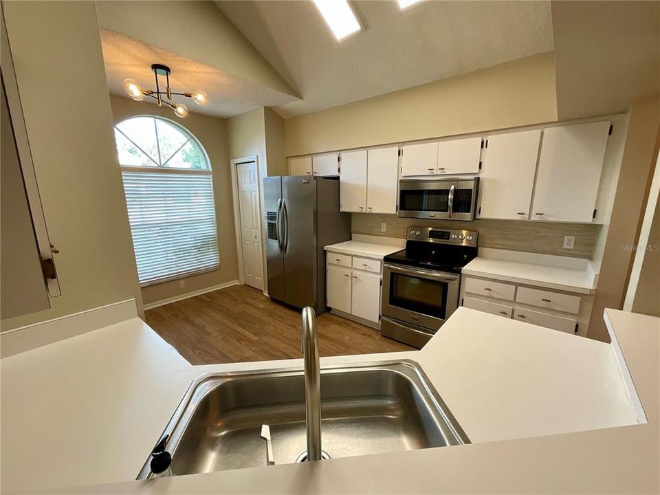 For Rent: $2,530 (3 beds, 2 baths, 1684 Square Feet)