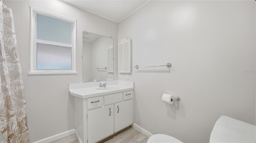 На продажу: $259,990 (2 спален, 2 ванн, 1066 Квадратных фут)