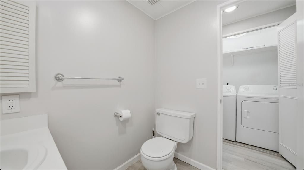 На продажу: $259,990 (2 спален, 2 ванн, 1066 Квадратных фут)