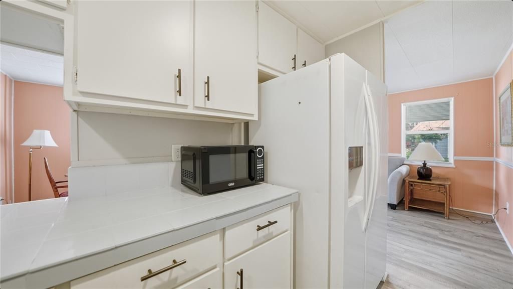 На продажу: $259,990 (2 спален, 2 ванн, 1066 Квадратных фут)