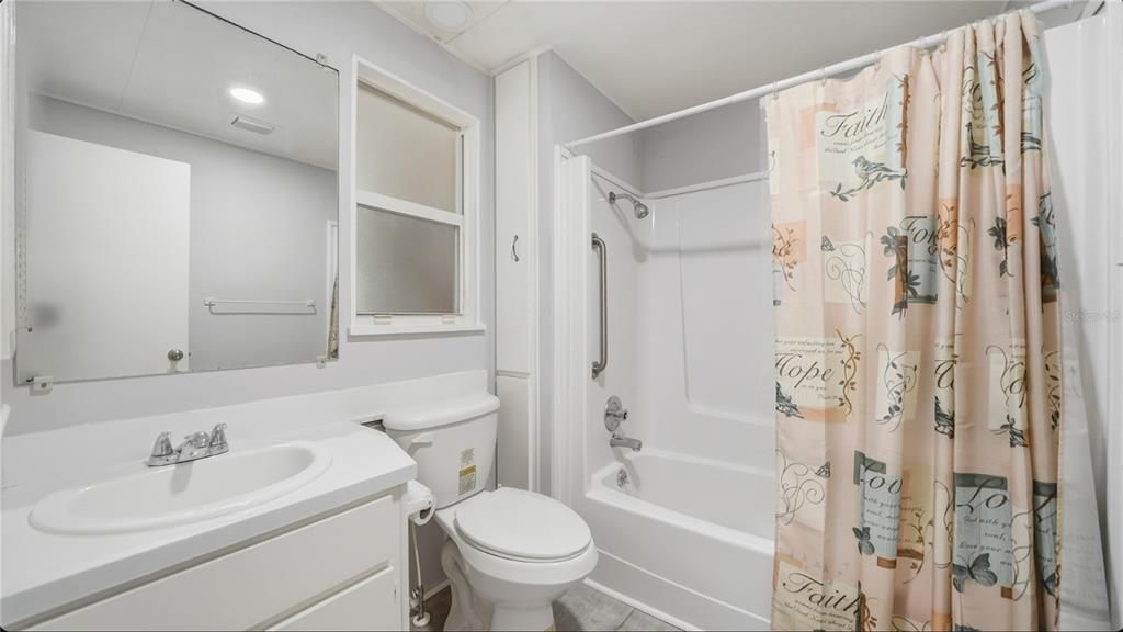 На продажу: $259,990 (2 спален, 2 ванн, 1066 Квадратных фут)