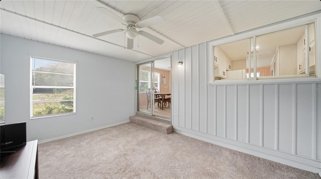 На продажу: $259,990 (2 спален, 2 ванн, 1066 Квадратных фут)