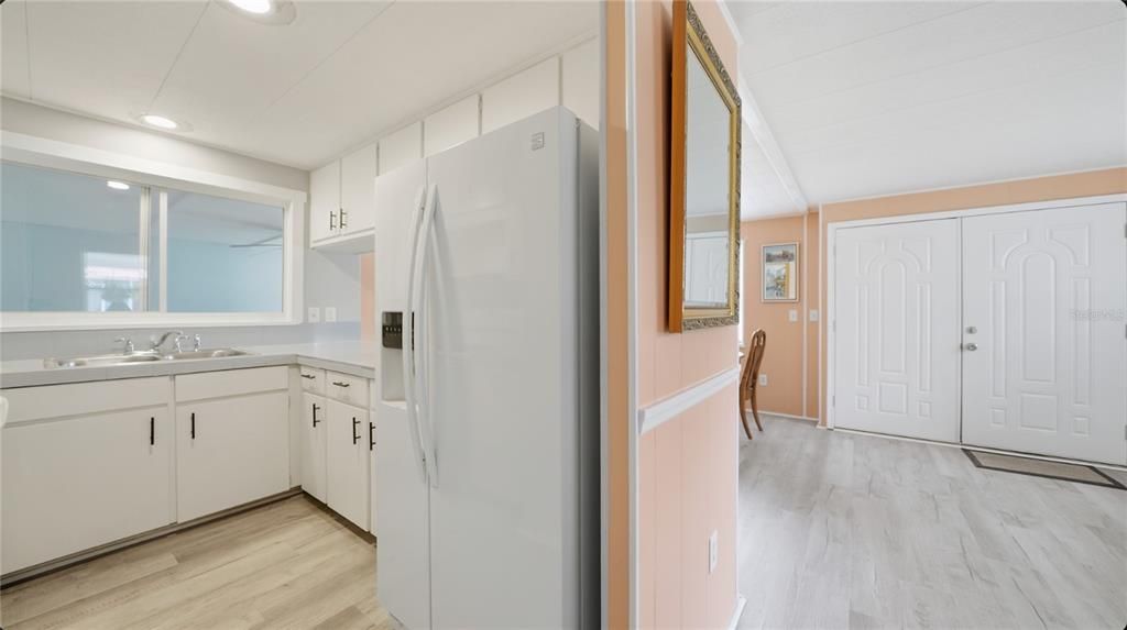 На продажу: $259,990 (2 спален, 2 ванн, 1066 Квадратных фут)