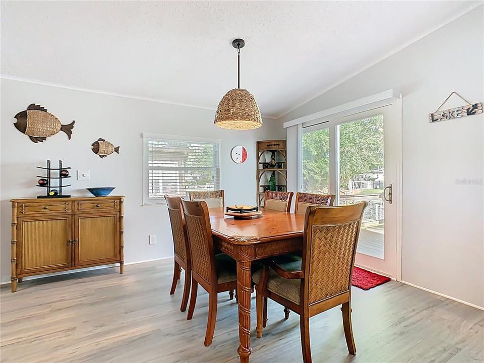 На продажу: $225,000 (2 спален, 2 ванн, 1248 Квадратных фут)