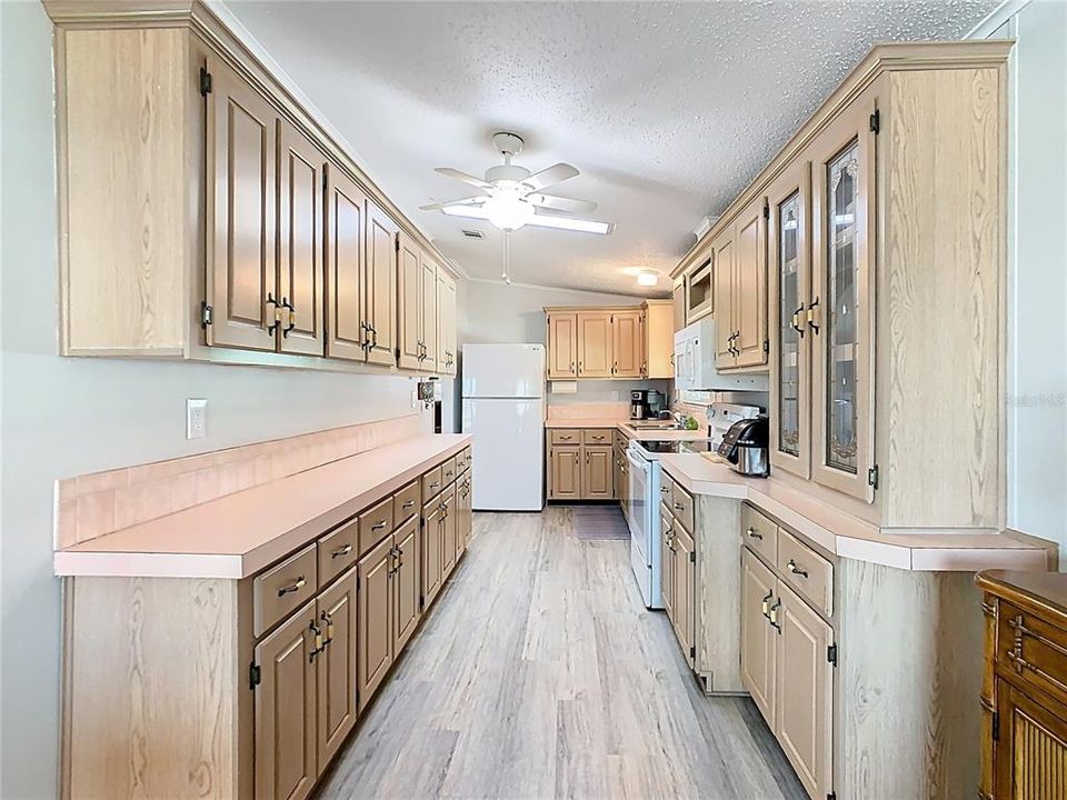 На продажу: $225,000 (2 спален, 2 ванн, 1248 Квадратных фут)