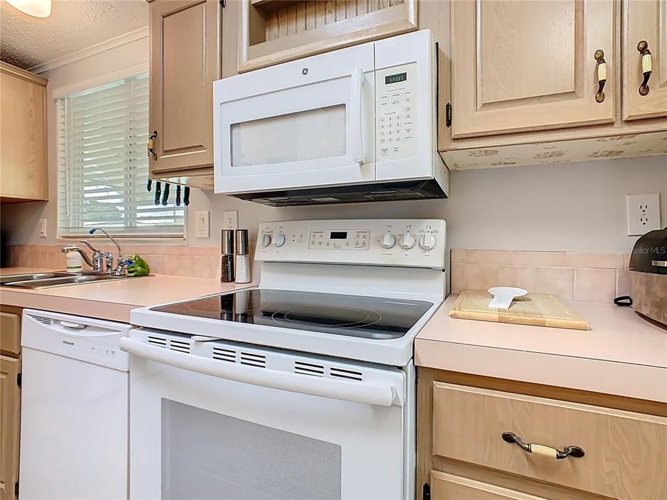 На продажу: $225,000 (2 спален, 2 ванн, 1248 Квадратных фут)