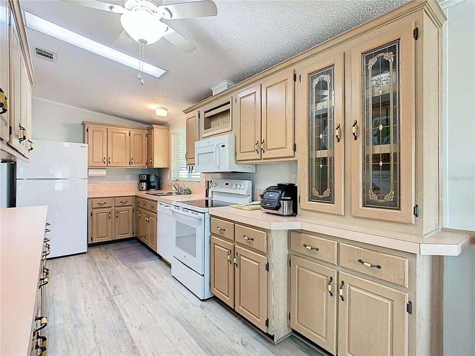 На продажу: $225,000 (2 спален, 2 ванн, 1248 Квадратных фут)