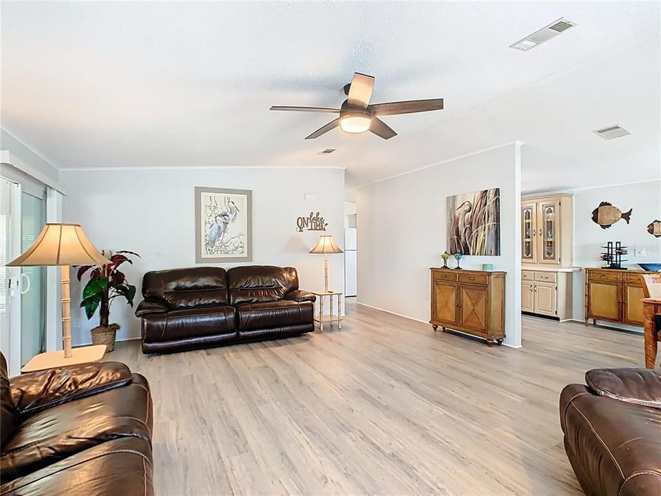 На продажу: $225,000 (2 спален, 2 ванн, 1248 Квадратных фут)