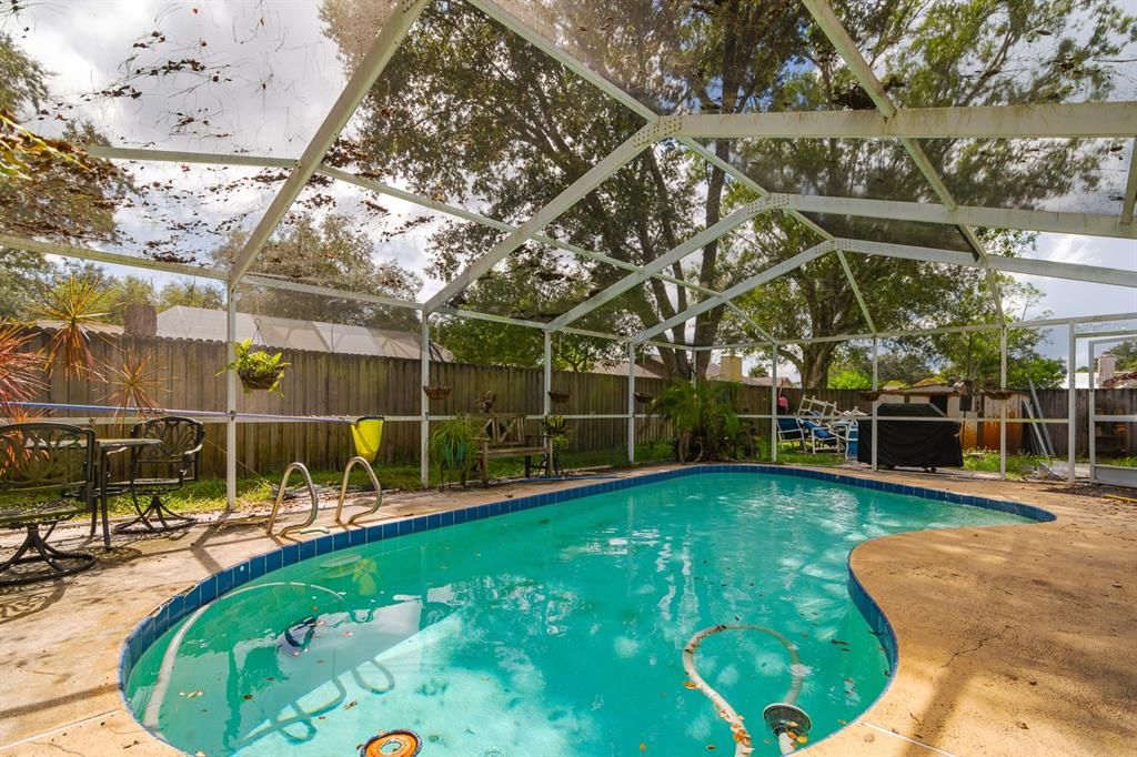 Active With Contract: $350,000 (3 beds, 2 baths, 1554 Square Feet)