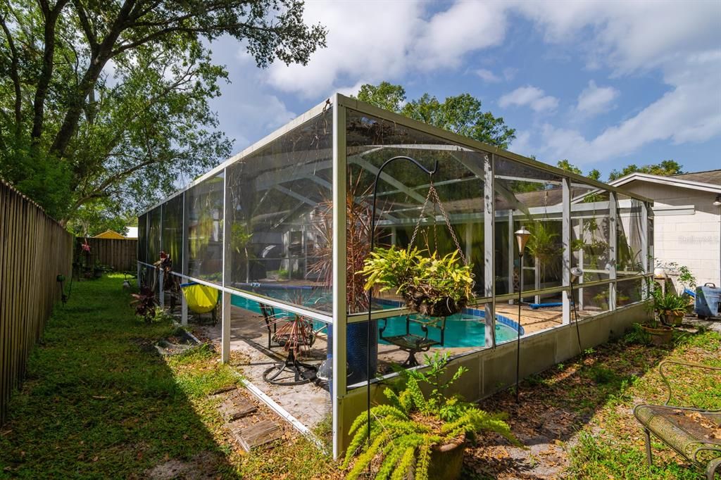 Active With Contract: $350,000 (3 beds, 2 baths, 1554 Square Feet)