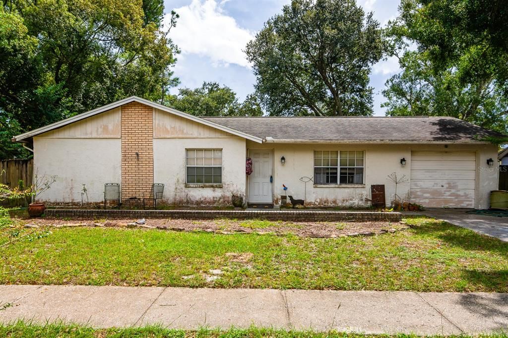 Active With Contract: $350,000 (3 beds, 2 baths, 1554 Square Feet)