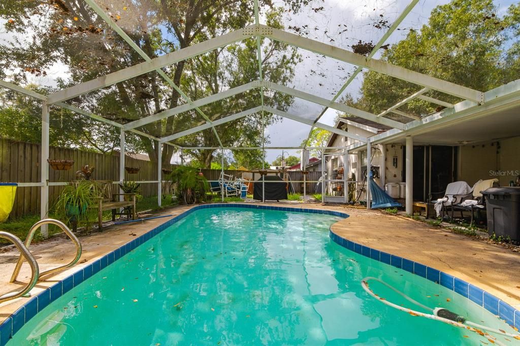 Active With Contract: $350,000 (3 beds, 2 baths, 1554 Square Feet)