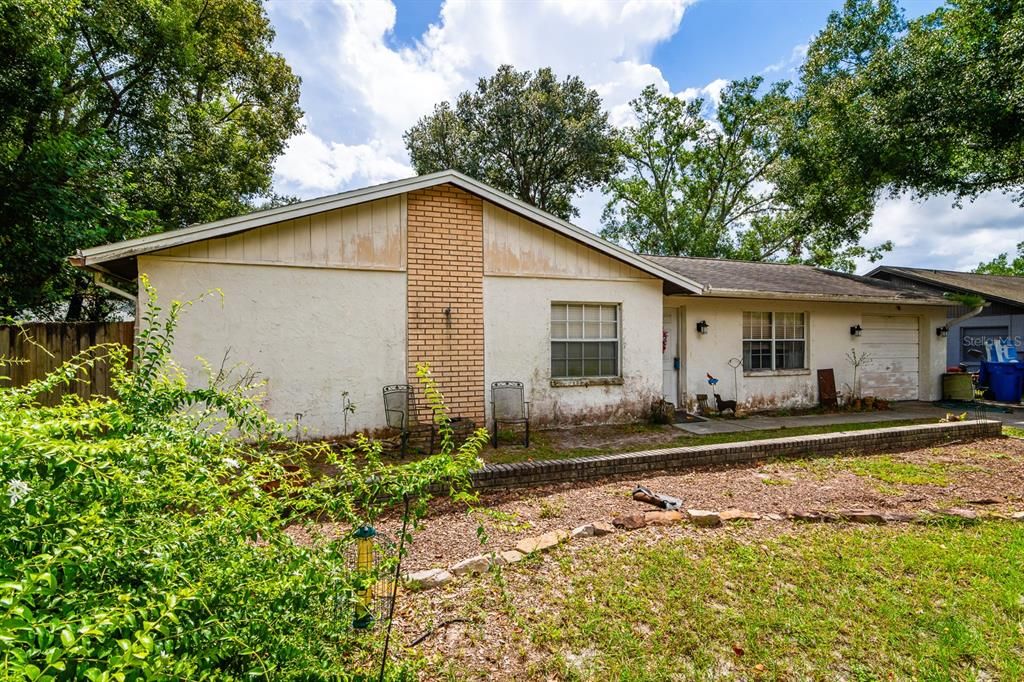 Active With Contract: $350,000 (3 beds, 2 baths, 1554 Square Feet)