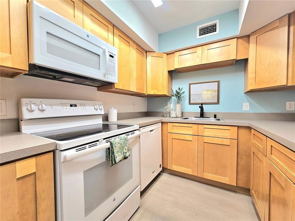 For Sale: $110,000 (2 beds, 2 baths, 919 Square Feet)