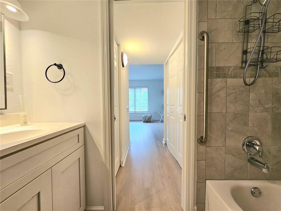 For Sale: $110,000 (2 beds, 2 baths, 919 Square Feet)