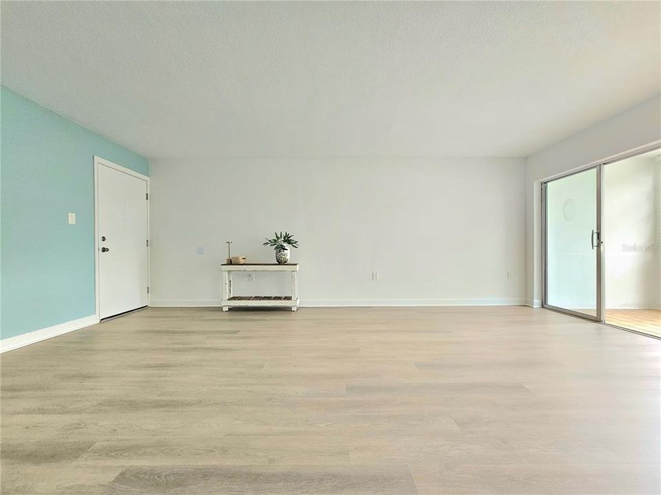 For Sale: $110,000 (2 beds, 2 baths, 919 Square Feet)