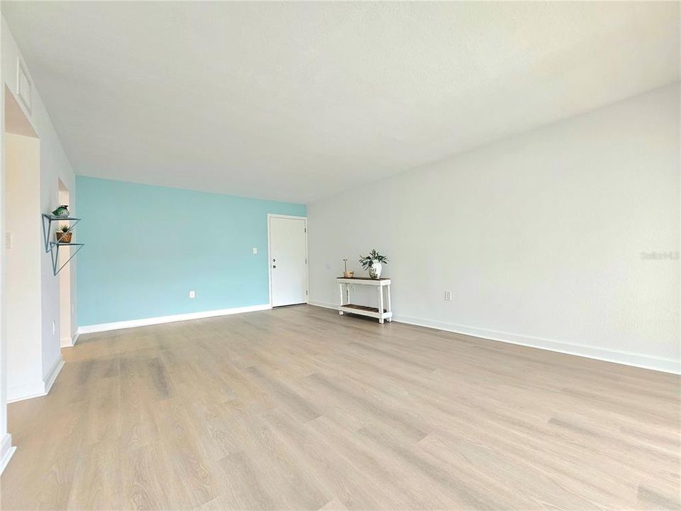 For Sale: $110,000 (2 beds, 2 baths, 919 Square Feet)