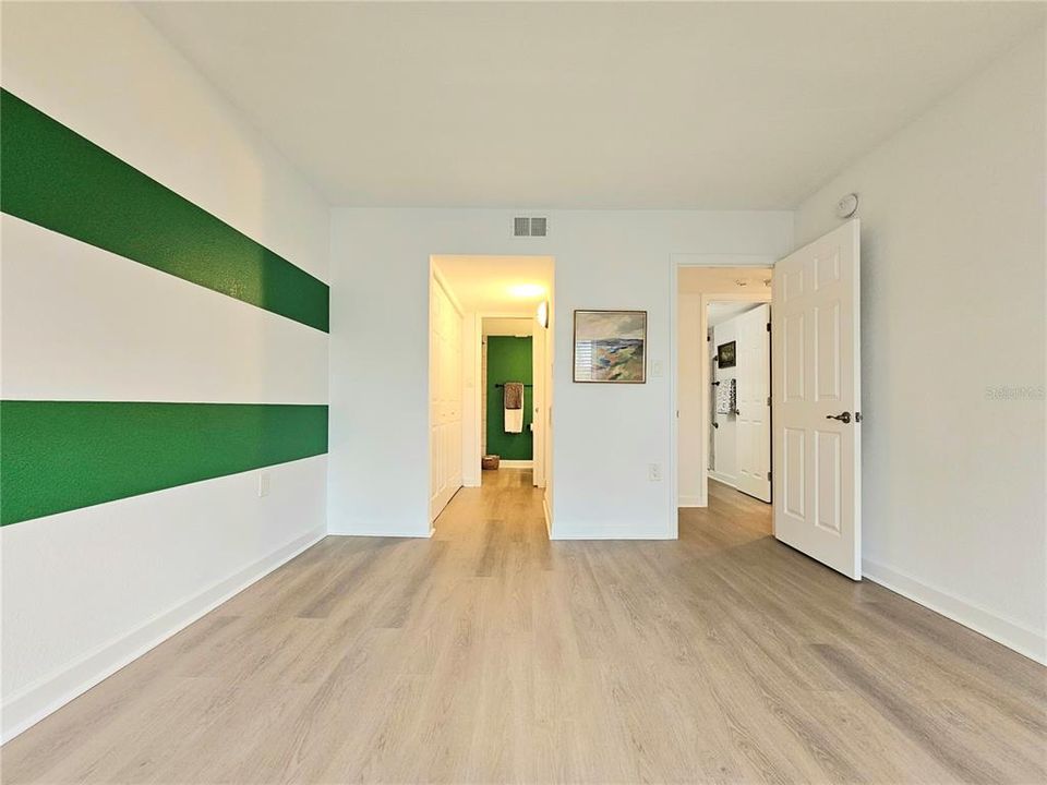 For Sale: $110,000 (2 beds, 2 baths, 919 Square Feet)