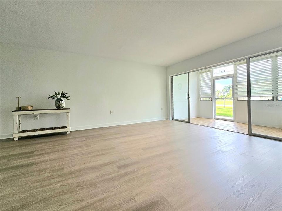 For Sale: $110,000 (2 beds, 2 baths, 919 Square Feet)