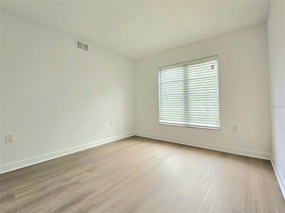 For Sale: $110,000 (2 beds, 2 baths, 919 Square Feet)