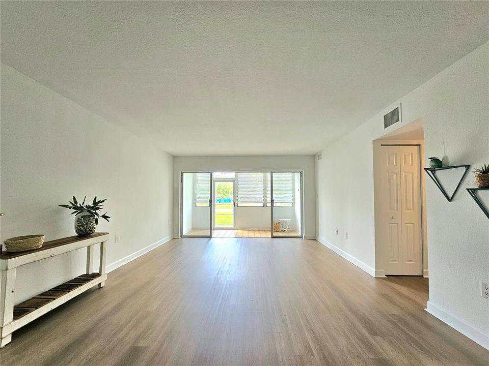 For Sale: $110,000 (2 beds, 2 baths, 919 Square Feet)