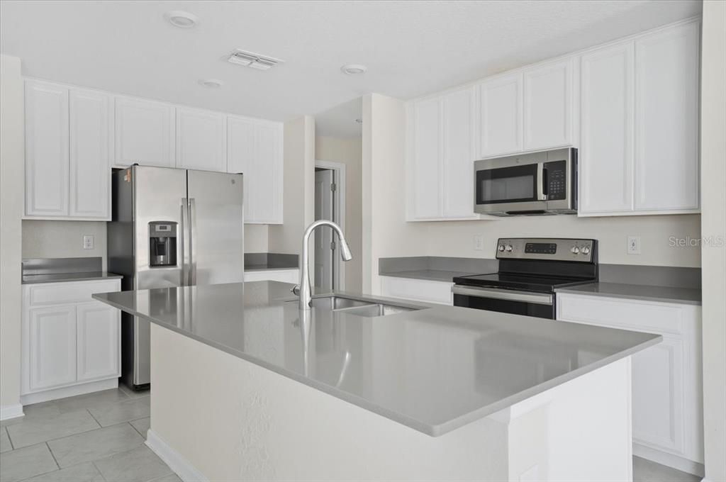 待售: $250,000 (3 贝兹, 2 浴室, 1444 平方英尺)