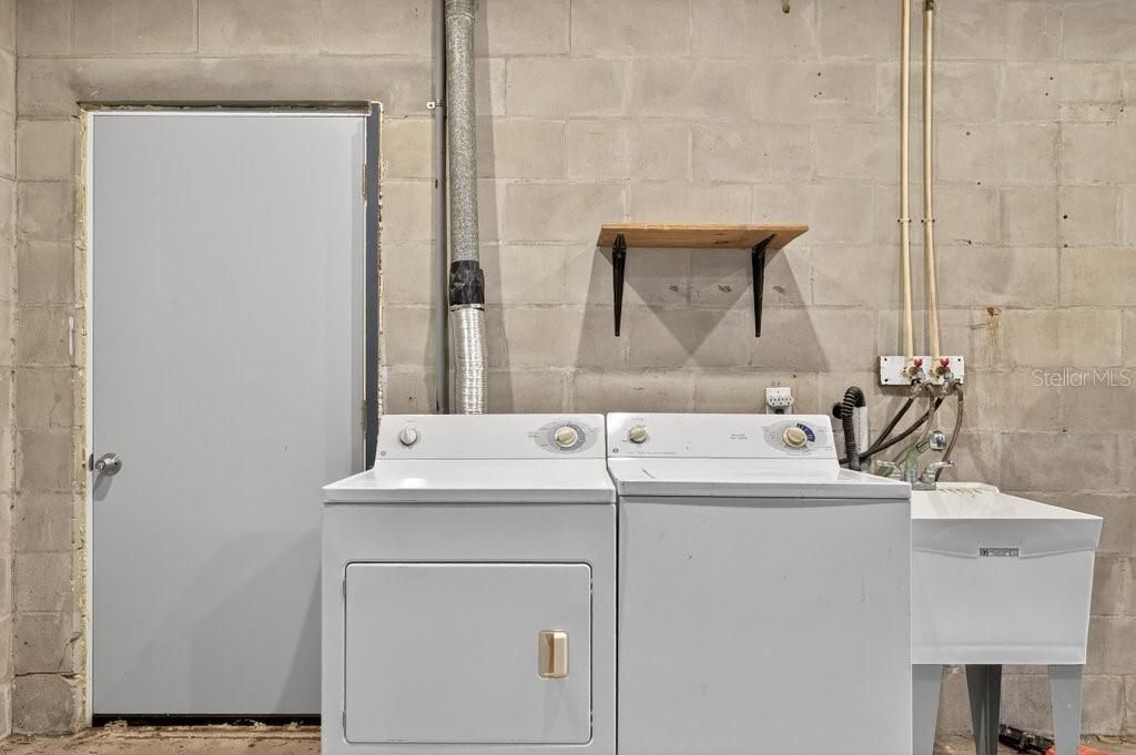 待售: $389,000 (2 贝兹, 1 浴室, 1064 平方英尺)