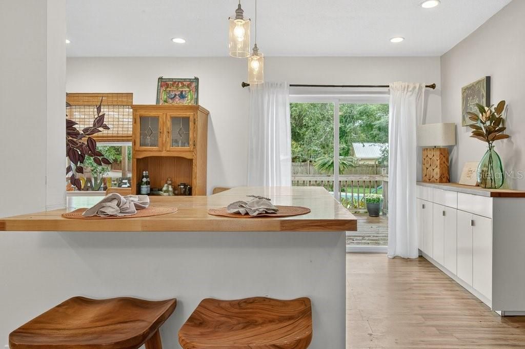 待售: $389,000 (2 贝兹, 1 浴室, 1064 平方英尺)