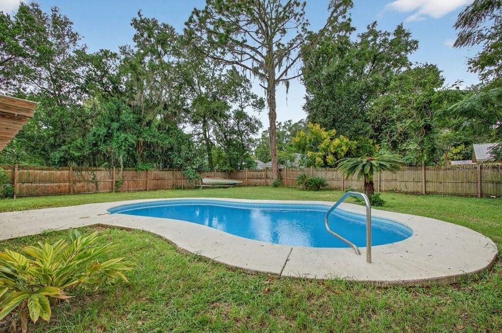 待售: $389,000 (2 贝兹, 1 浴室, 1064 平方英尺)