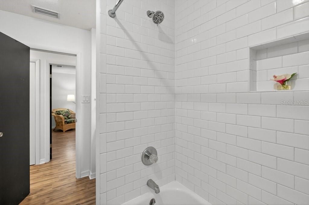 待售: $389,000 (2 贝兹, 1 浴室, 1064 平方英尺)