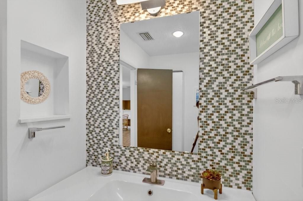 待售: $389,000 (2 贝兹, 1 浴室, 1064 平方英尺)