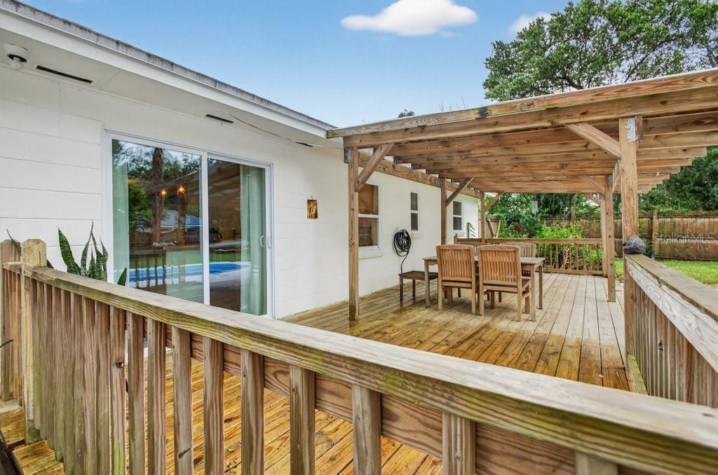 待售: $389,000 (2 贝兹, 1 浴室, 1064 平方英尺)