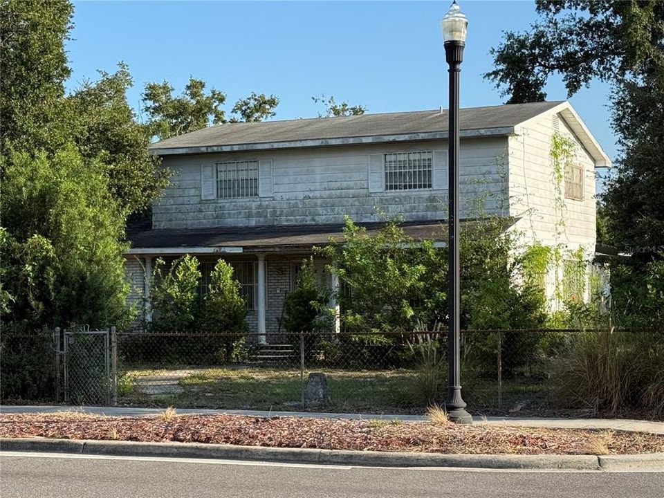 Activo con contrato: $160,000 (3 camas, 2 baños, 2182 Pies cuadrados)