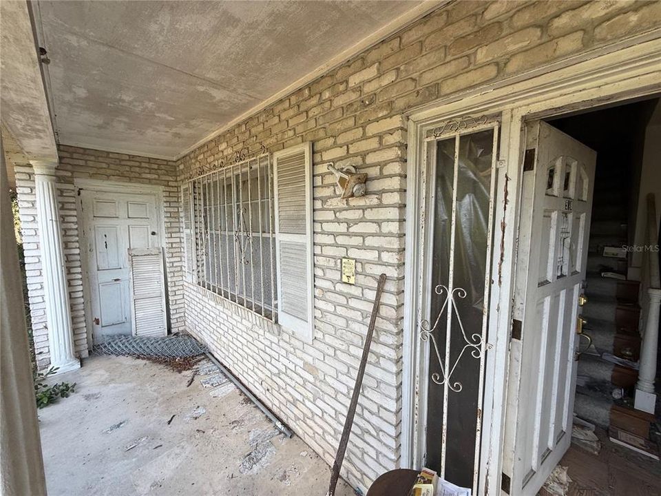 Activo con contrato: $160,000 (3 camas, 2 baños, 2182 Pies cuadrados)