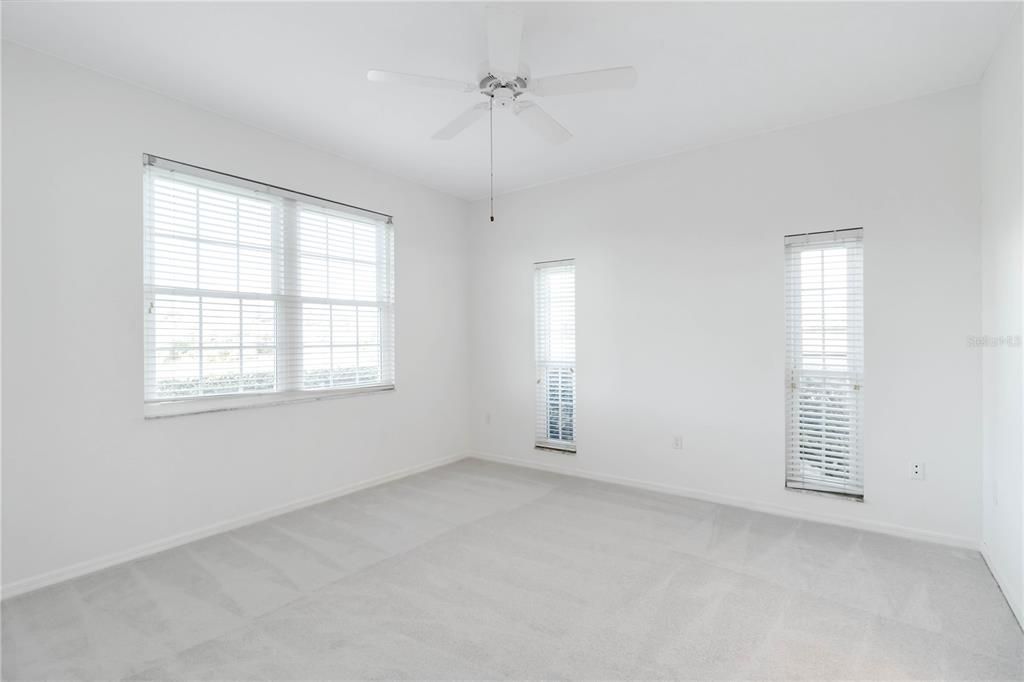 Active With Contract: $270,000 (2 beds, 2 baths, 1068 Square Feet)