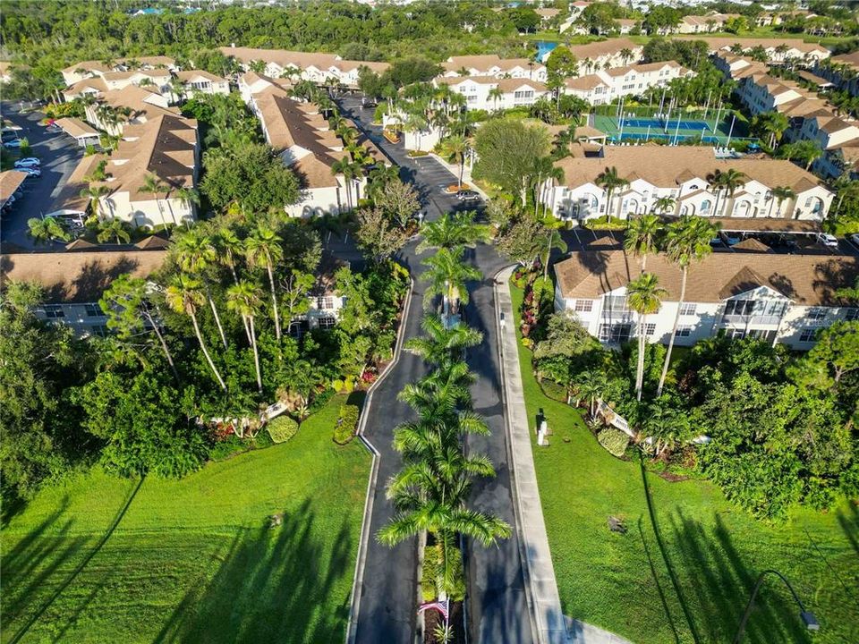 Active With Contract: $270,000 (2 beds, 2 baths, 1068 Square Feet)