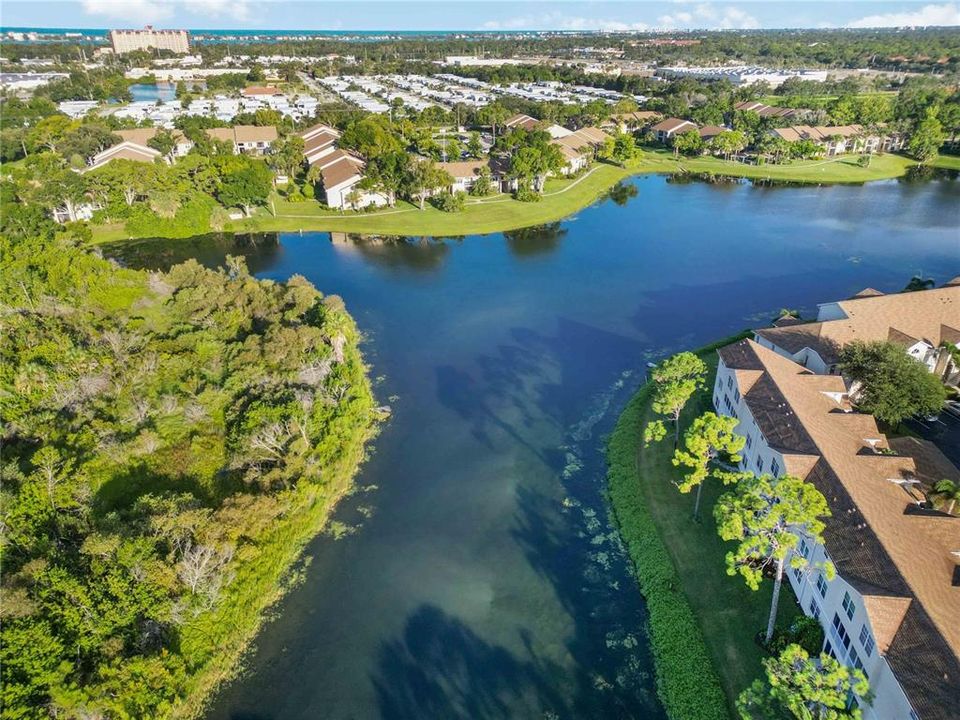 Active With Contract: $270,000 (2 beds, 2 baths, 1068 Square Feet)