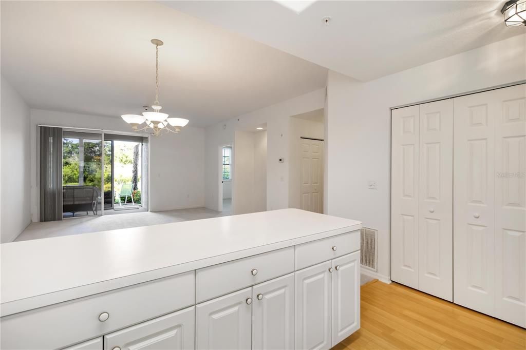 Active With Contract: $270,000 (2 beds, 2 baths, 1068 Square Feet)