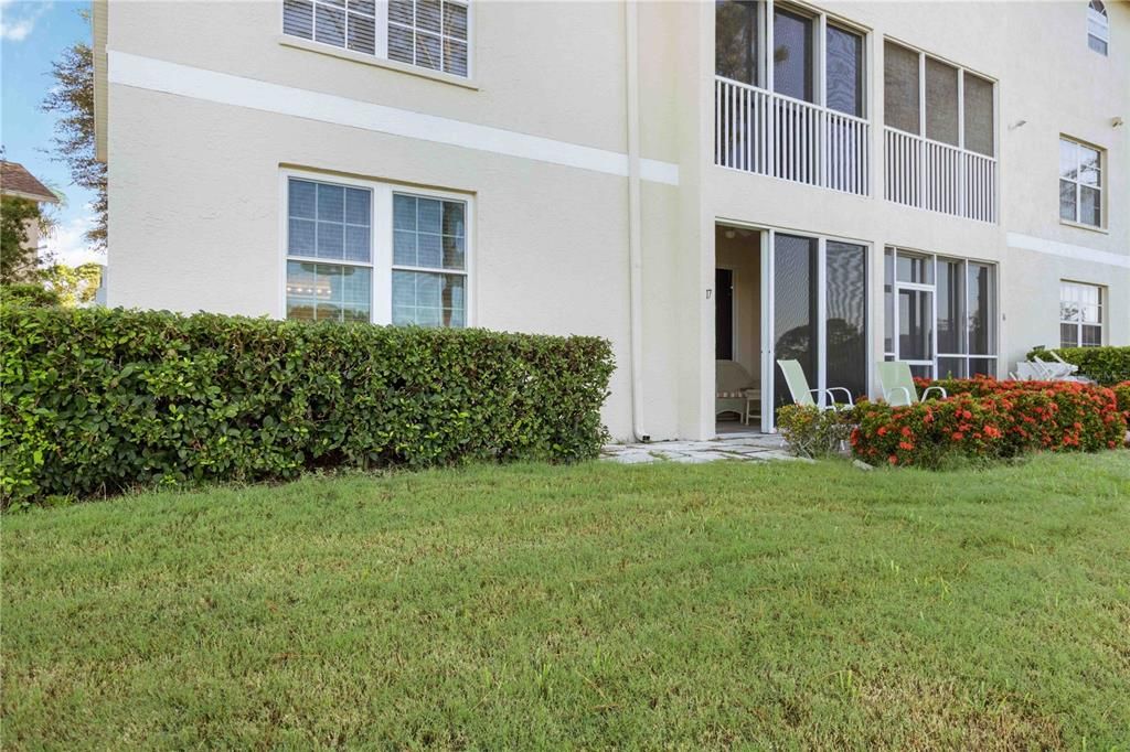 Active With Contract: $270,000 (2 beds, 2 baths, 1068 Square Feet)