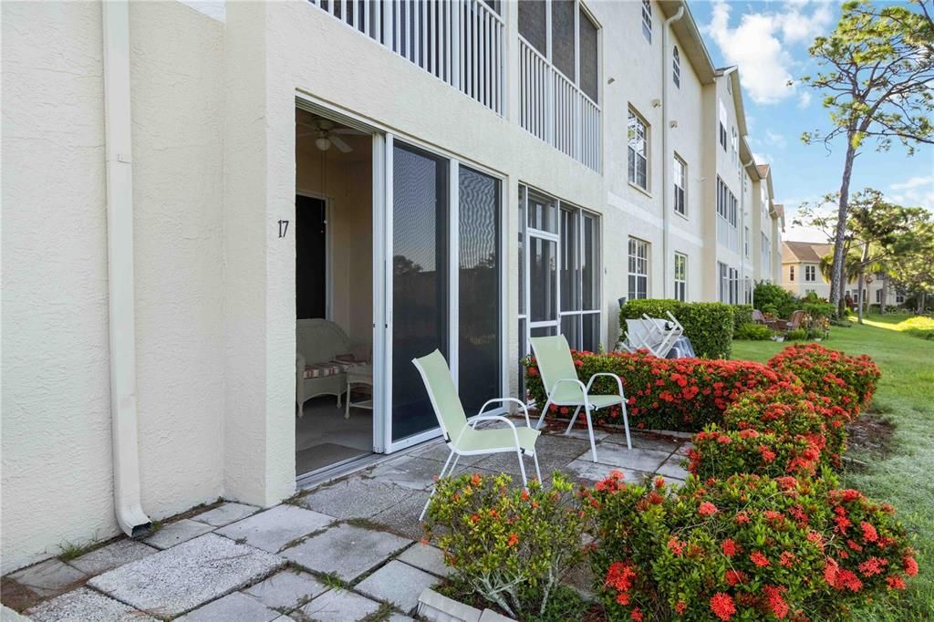 Active With Contract: $270,000 (2 beds, 2 baths, 1068 Square Feet)