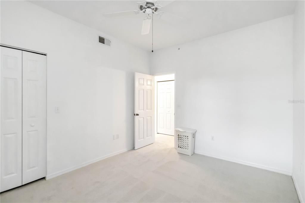 Active With Contract: $270,000 (2 beds, 2 baths, 1068 Square Feet)