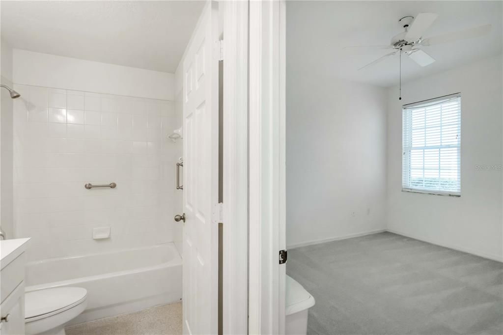 Active With Contract: $270,000 (2 beds, 2 baths, 1068 Square Feet)