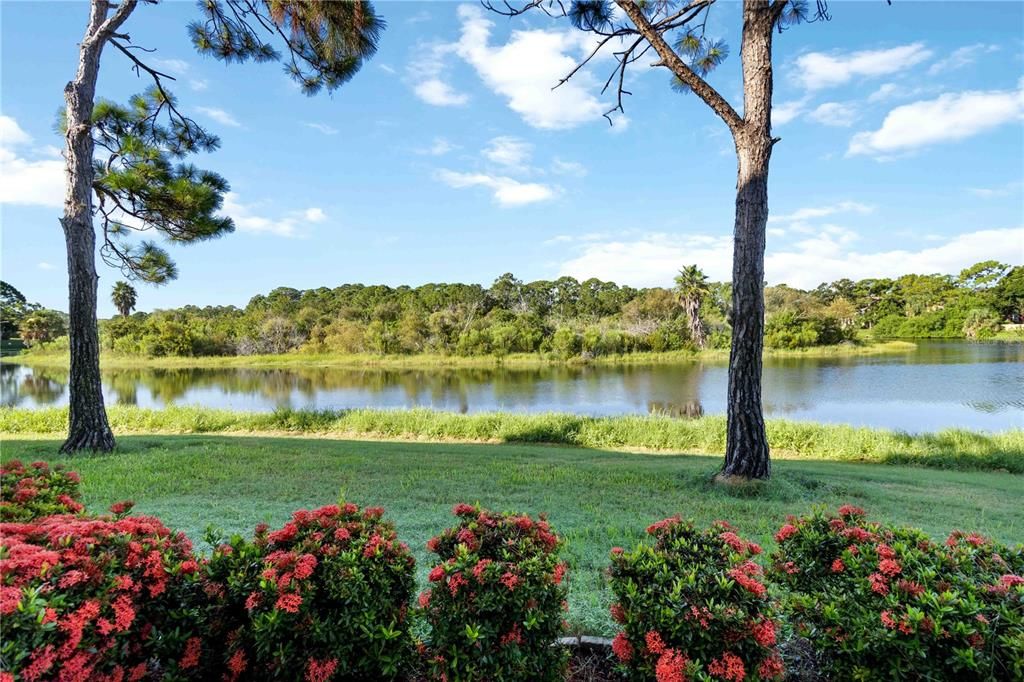 Active With Contract: $270,000 (2 beds, 2 baths, 1068 Square Feet)