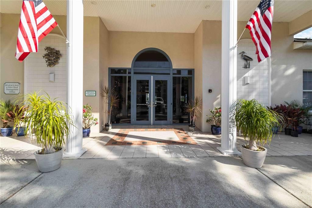 Active With Contract: $270,000 (2 beds, 2 baths, 1068 Square Feet)