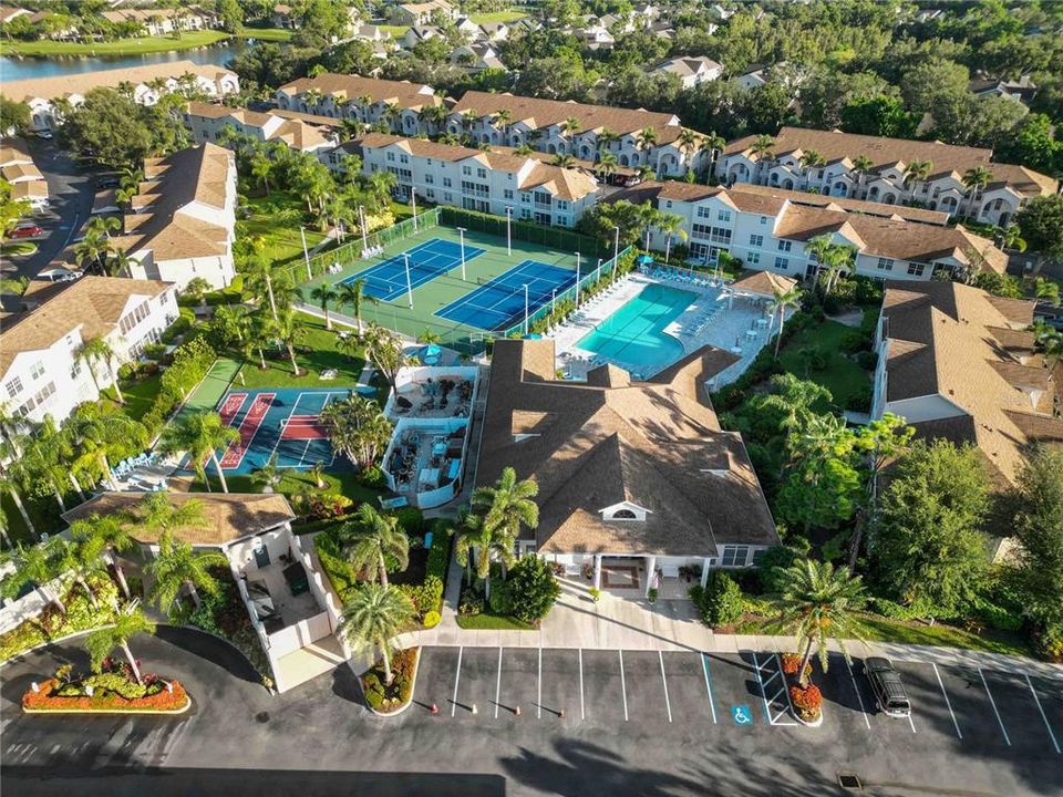 Active With Contract: $270,000 (2 beds, 2 baths, 1068 Square Feet)