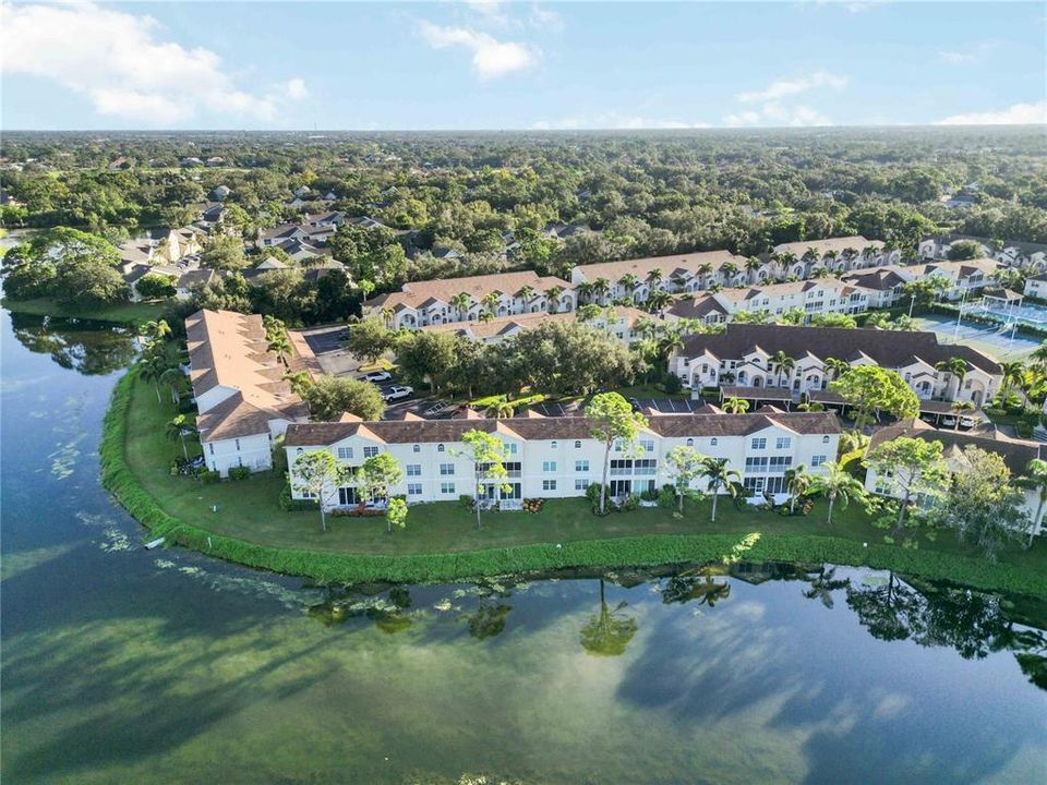 Active With Contract: $270,000 (2 beds, 2 baths, 1068 Square Feet)